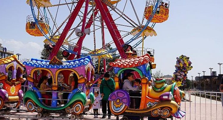 Lunapark Çocukların Dünyası Dolup Taşıyor