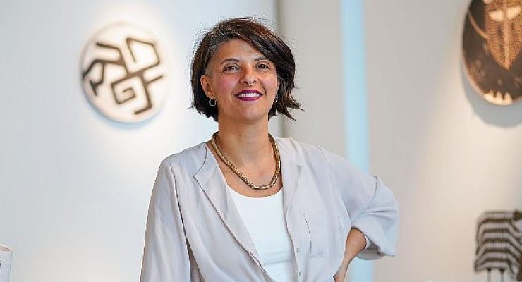 Multidisipliner sanatçı Seray Asker, “Hybrid” sergisi ile içsel enerjisini seramiğe yansıtıyor