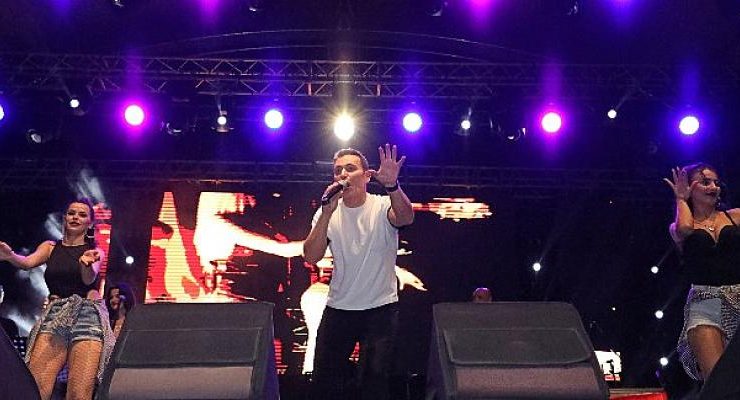 Mustafa Sandal’dan muhteşem 23 Nisan konseri