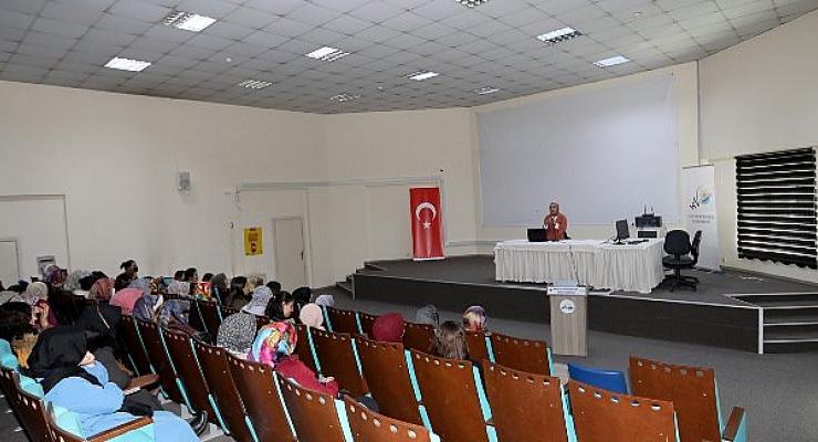 Van Büyükşehir’den ‘Bilinçli Medya Kullanımı’ Semineri