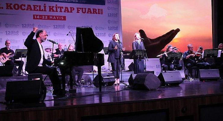 12. Kocaeli Kitap Fuarı muhteşem bir şiir gecesiyle kapılarını açtı
