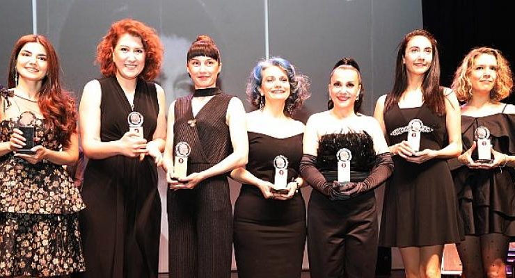 “26. Bedia Muvahhid Ödülü” Tiyatronun Yıldız Kadınlarına