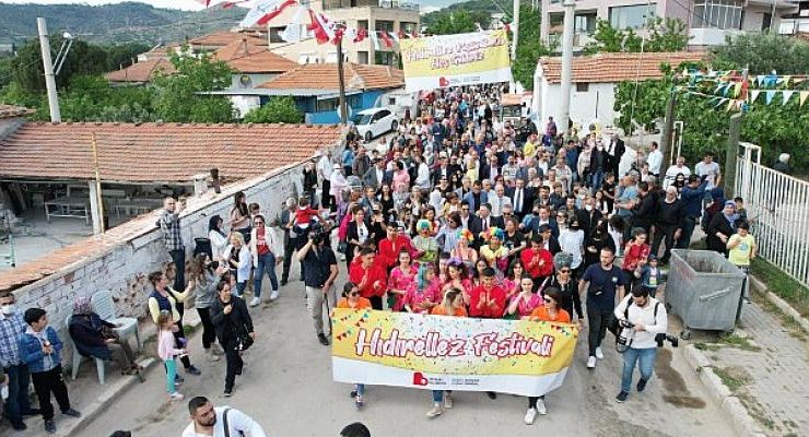 Bayraklı ‘baharı’ coşkuyla karşıladı