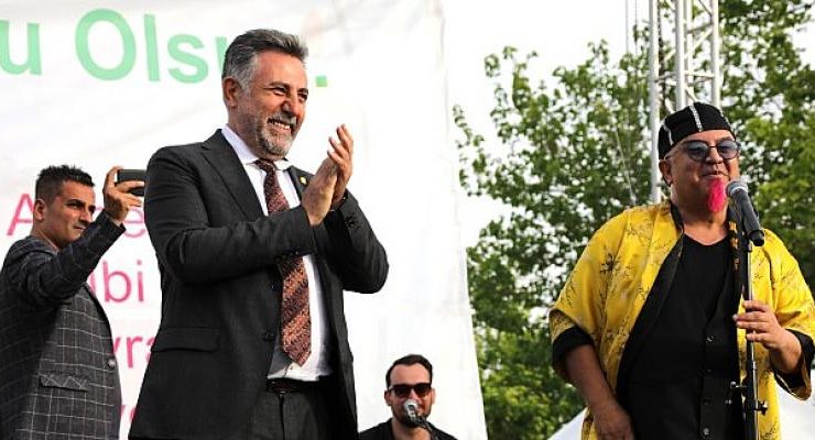 Bayraklı’da annelere özel kutlama