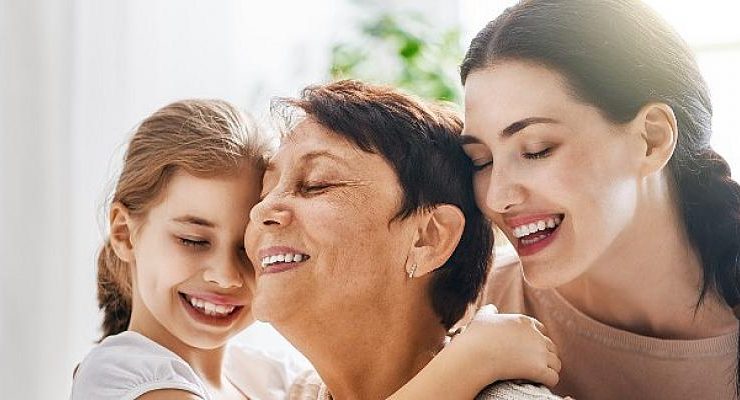 Cennet, sevgi ve şefkat içinde annelik yapabilenlerin ayağı altındadır