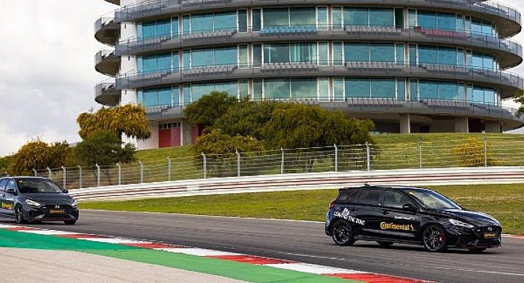 Continental SportContact 7 testlerde rakiplerini geride bırakarak şampiyon oldu