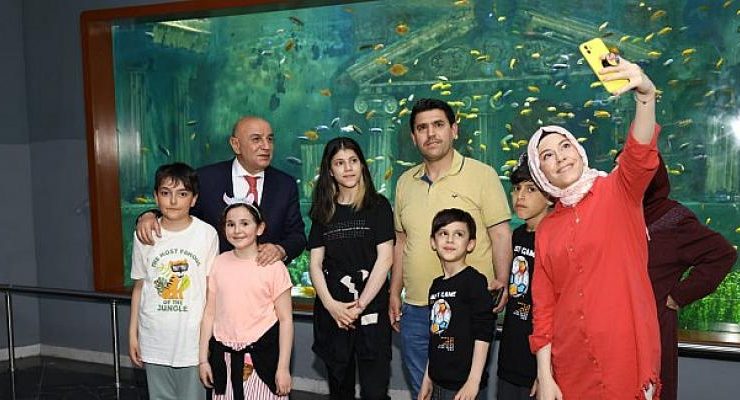 Deniz Dünyası’na On Binlerce Ziyaretçi Akın Etti