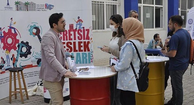 Ege Meslek Yüksekokulu öğrencileri Kariyer Günlerinde iş dünyasıyla buluştu