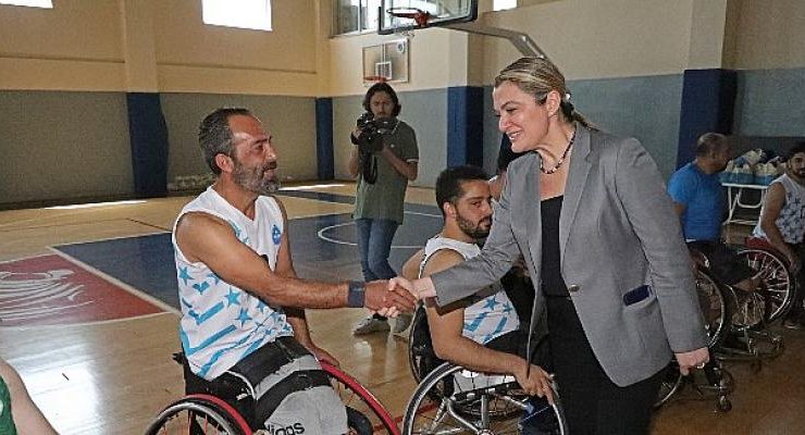 Genel Sekreter Tuncer ASAT Tekerlekli Basketbol maçını izledi