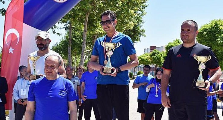 Harran Üniversitesi’nde Ulusal Gençlik Koşusu, Coşkulu Bir Şekilde Gerçekleştirildi