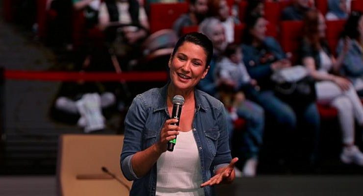 İclal Aydın: ”Kalbim yazmak için çarpıyor”