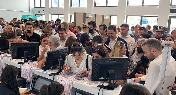 IDEX İstanbul’un yabancı ziyaretçi sayısı iki günde yirmi iki bini aştı