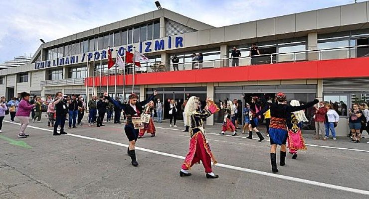 İkinci gemi İzmir Limanı’na yanaştı