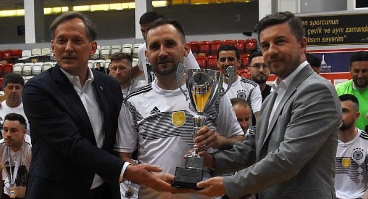 İzmir’de Bosna Hersek rüzgarı