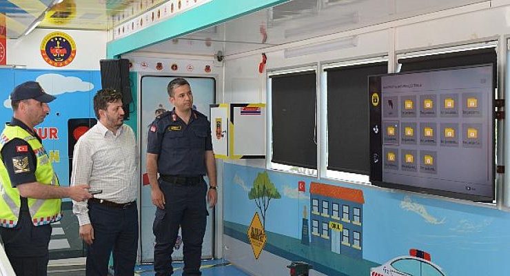 Kalecik’te Öğrencilere ve Vatandaşlara Trafik Gevenliği Konulu Uygulamalı Eğitim Verildi