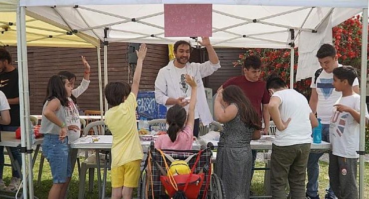 Karşıyaka’da eğlenceli ‘Fen Bilimleri’ şenliği