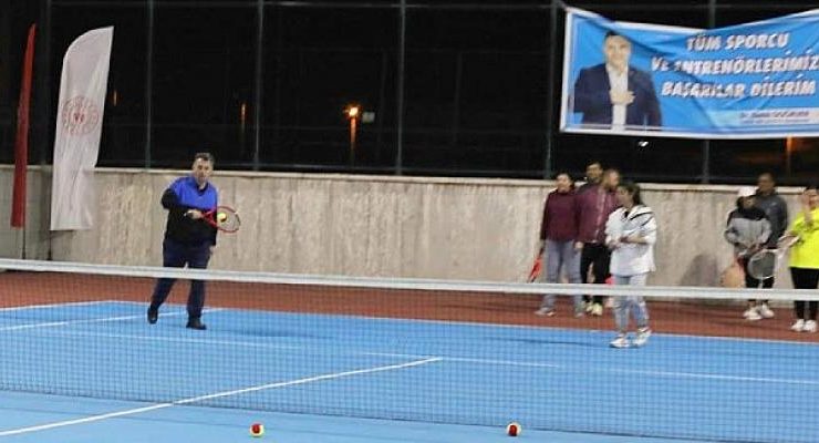 Kınık’ta Tenis Turnuvası Gerçekleştirildi