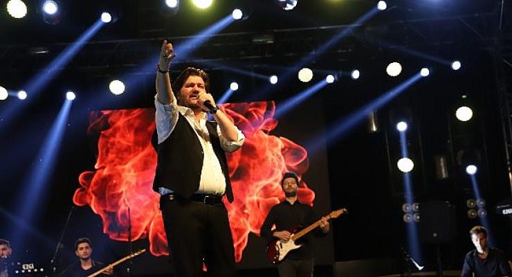 Mis Kokulu Festivalin 2.Gününde Çiçek Festivaline Yakışır Konser