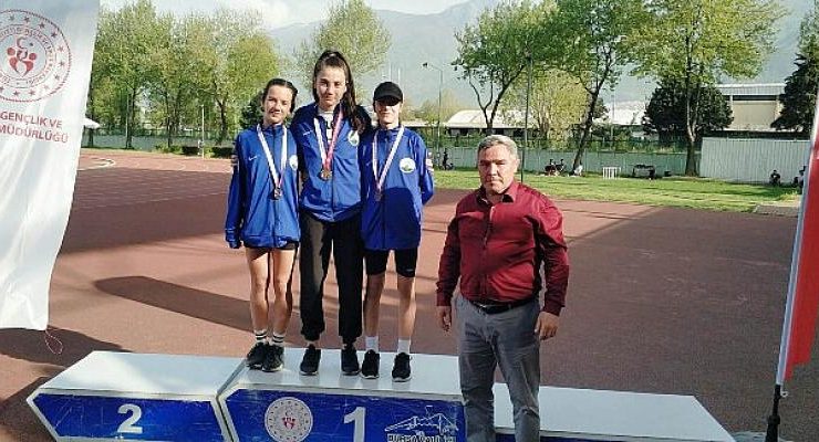Osmangazili Atletler Zirveden İnmiyor