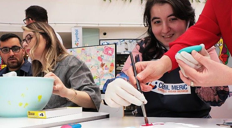 Özel öğrencilerden sanat sergisi
