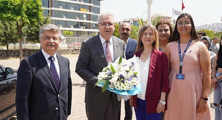 Rektör Budak, Bergama ve Aliağa’da akademisyen ve öğrencilerle bir araya geldi
