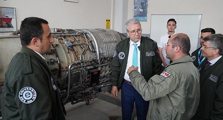 Rektör Budak, uçak simülasyonu eğitimine katıldı