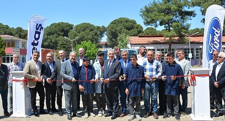 Salihli Meslek Lisesi’ne sıfır kilometre araç bağışı yapıldı