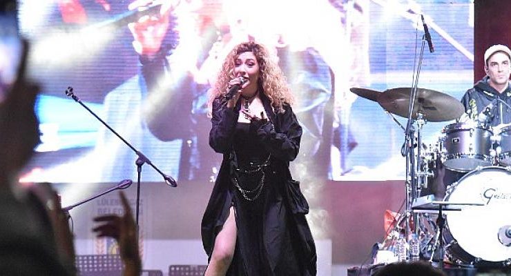 Sena Şener Lüleburgaz’ı salladı!
