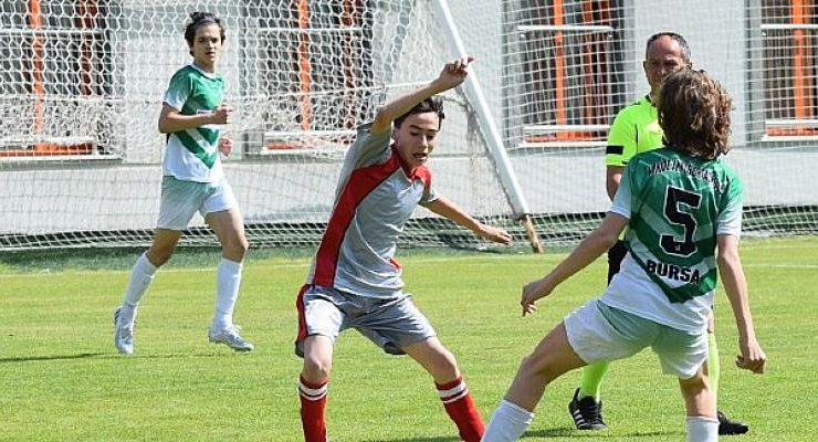 Spor şenliklerinde mendili kapan kaçtı