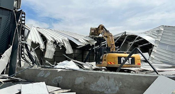 Tarım arazisine yapılan kaçak fabrika yıkıldı