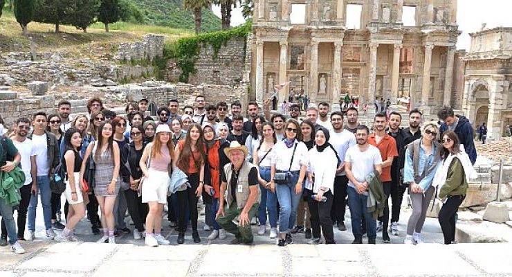 Üniversiteli Gençlere 19 Mayıs Hediyesi