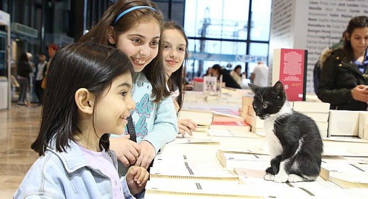 Yeni rekoru Başkan Büyükakın açıkladı; 12. Kocaeli Kitap Fuarına 905 bin 946 ziyaretçi