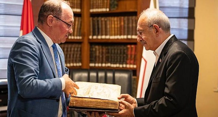 Atatürk ve İnönü’den 80 yıl sonra Kılıçdaroğlu CHP Lideri sıfatıyla İzmir Milli Kütüphanesi’nde