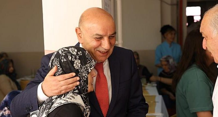 Başkan Altınok Huzurevinde Babalar Günü’nü Kutladı