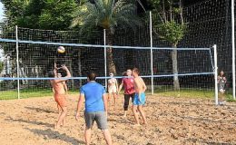 Başkan Topaloğlu’ndan Plaj Voleyboluna Top ve File Desteği