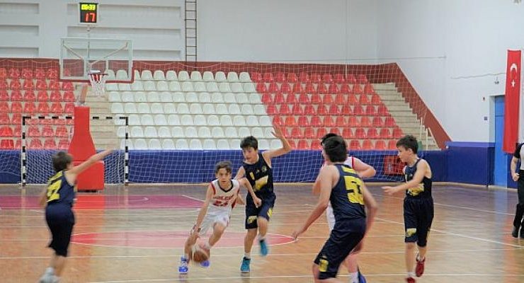 Gölcük Belediyespor Namağlup Yoluna Devam Ediyor
