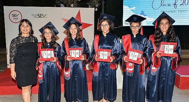 İzmir Sev’de Mezuniyet Töreni