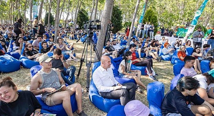 İzmirli gençler salonları doldurdu