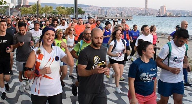 İzmirliler 21 Haziran En Kısa Gece Eğlence Koşusu’nda buluştu