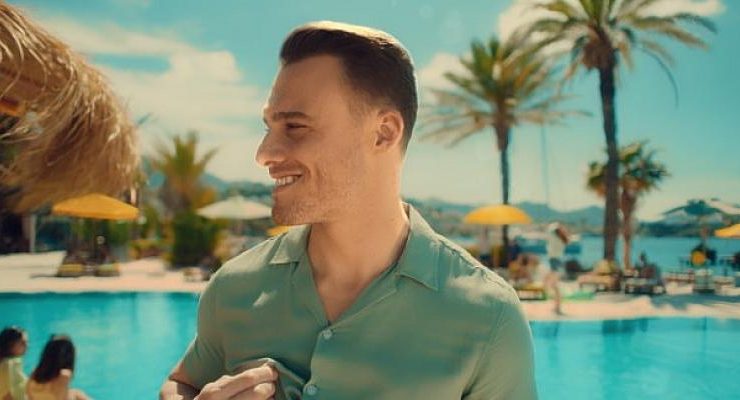 Kerem Bürsin Lipton Ice Tea ile yolculuğuna devam ediyor