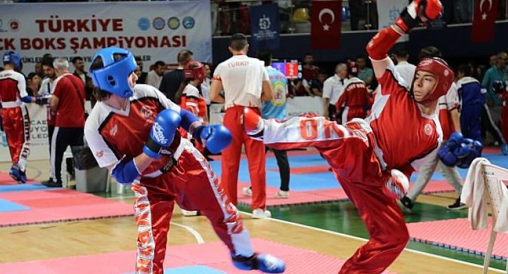 Kick Boks’un şampiyonları Kocaeli’de vitrine çıktı