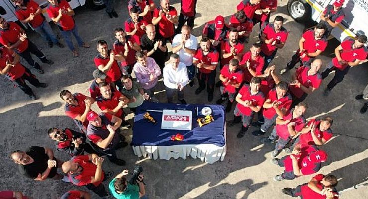 Kocaeli Büyükşehir “A Takımı” birinci hizmet yılını pasta keserek kutladı