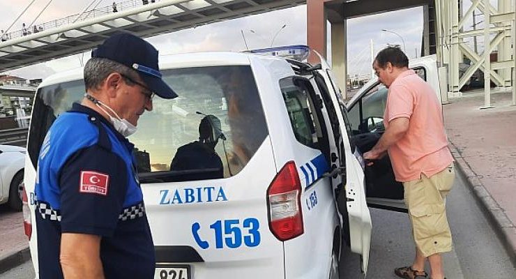 Kocaeli Büyükşehir Zabıtası, zorda kalanın yanında