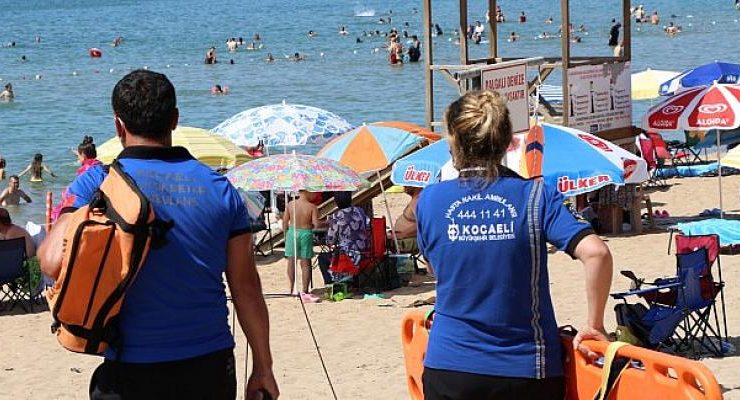 Mavi bayraklı plajlarda Büyükşehir’den ilkyardım timi