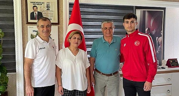 Milli Karateci Surmanidze’den Başkan Topaloğlu ‘na Ziyaret