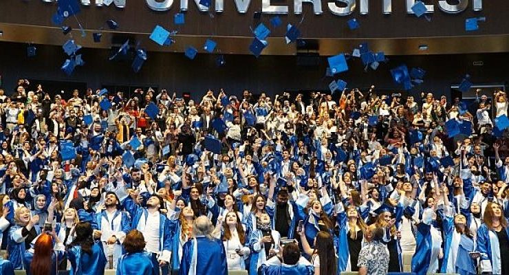 Okan’da mezuniyet sevinci