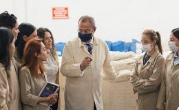 Sanko Holding Yönetim Kurulu Başkanı Adil Sani Konukoğlu Sanko Holding’in Kadın Mühendisleriyle Bir Araya Geldi