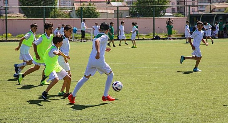 Sivas Belediyesi Yaz Spor Okulları Başladı