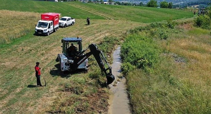 Tarımsal sulama kanalları temizleniyor