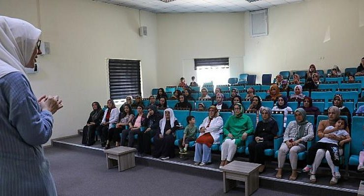 Van Büyükşehir Belediyesi tarafından düzenlenen “Gönülden Gönüle Dost Sohbetleri”  sürüyor.
